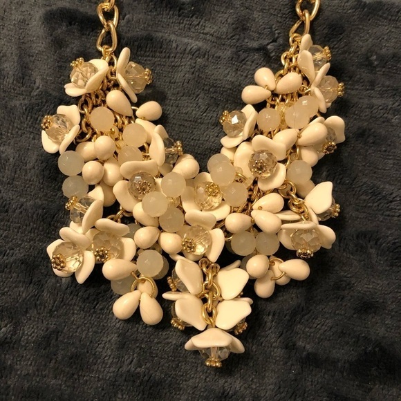 Talbots White & Gold Beaded Chunky Floral Bib Cluster Necklace - Picture 6 of 6